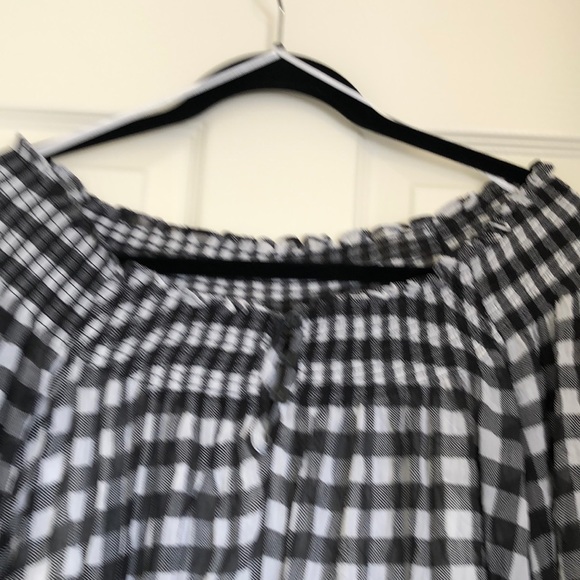 Black/white checkerboard light thin fabric blouse - Picture 3 of 4